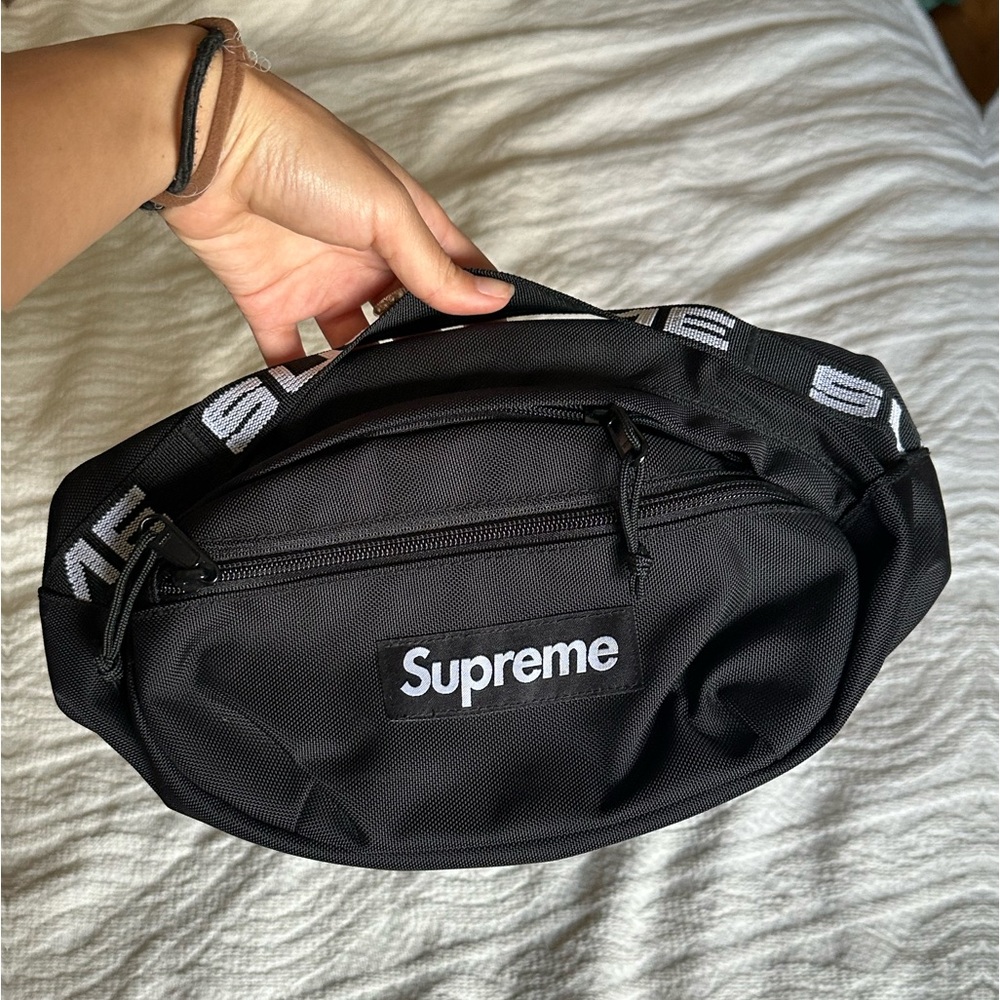 Supreme Men’s waist bag SS18 black